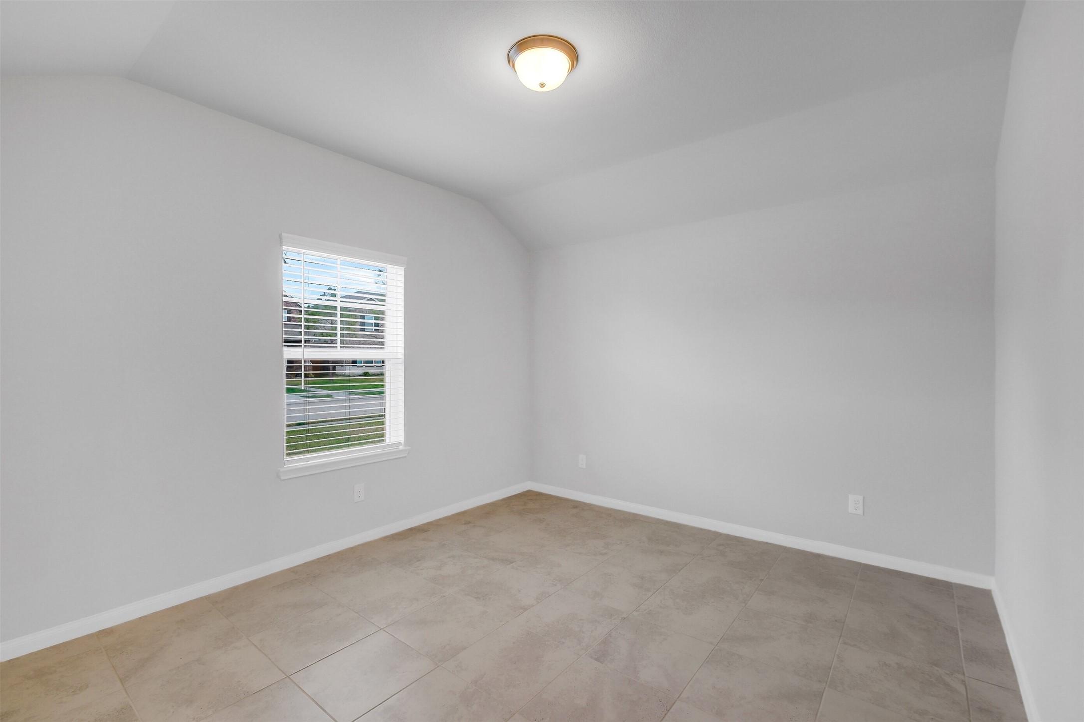 2442 Goddard Grn Drive Rosharon, TX 77583 - Photo 13 of 34 an empty room with a window