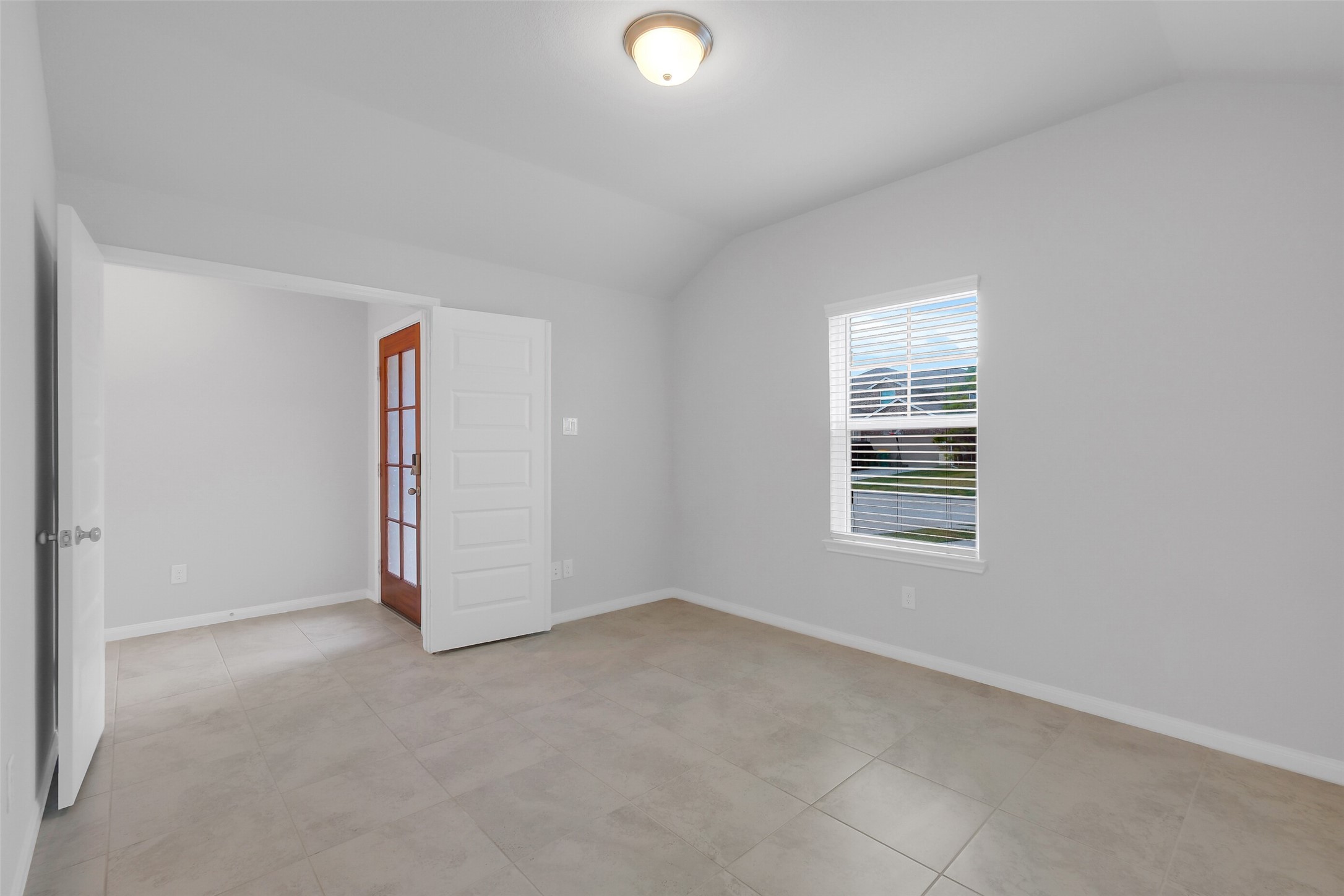 2442 Goddard Grn Drive Rosharon, TX 77583 - Photo 14 of 34 an empty room with a empty space and windows