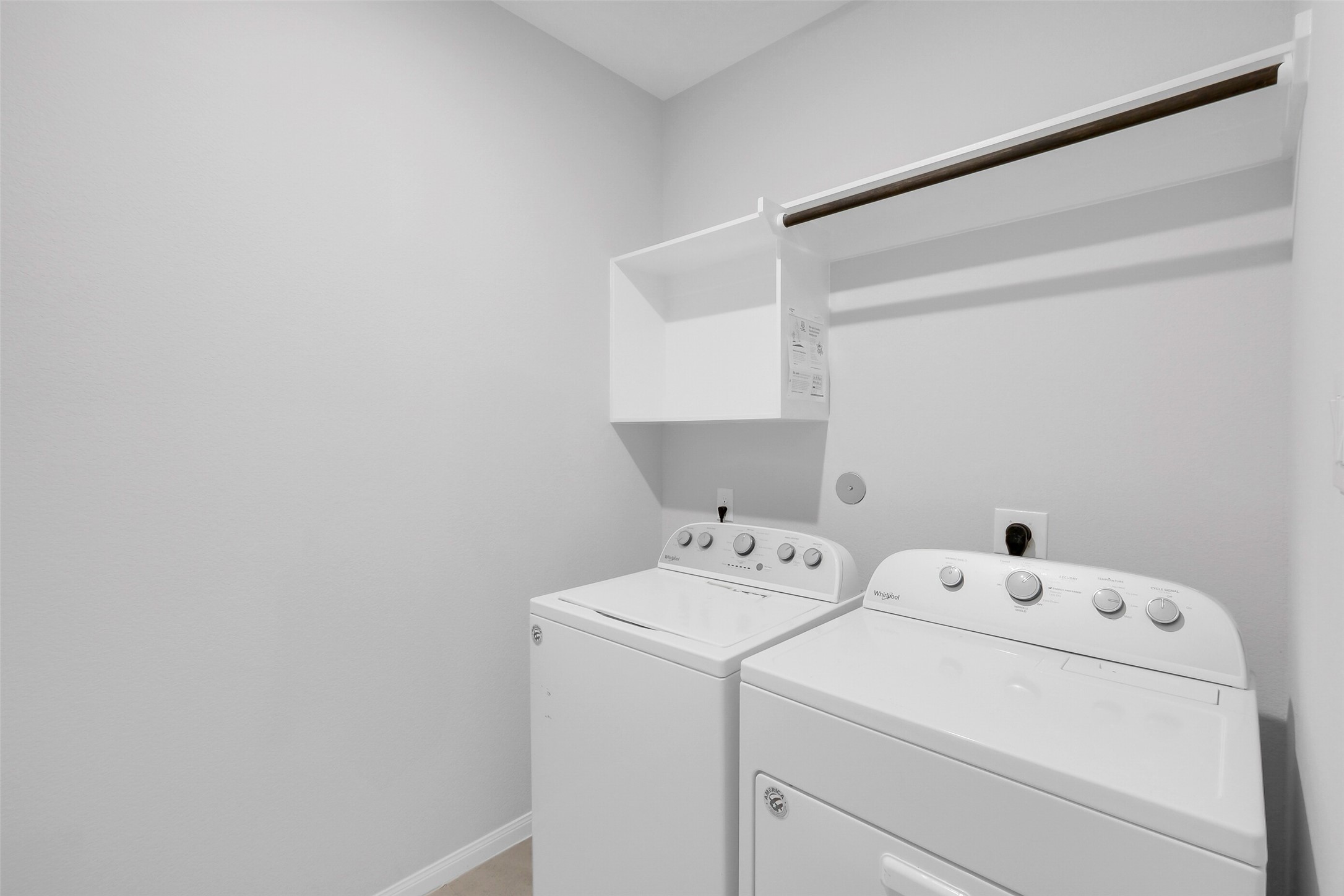 2442 Goddard Grn Drive Rosharon, TX 77583 - Photo 23 of 34 a utility room with dryer and washer
