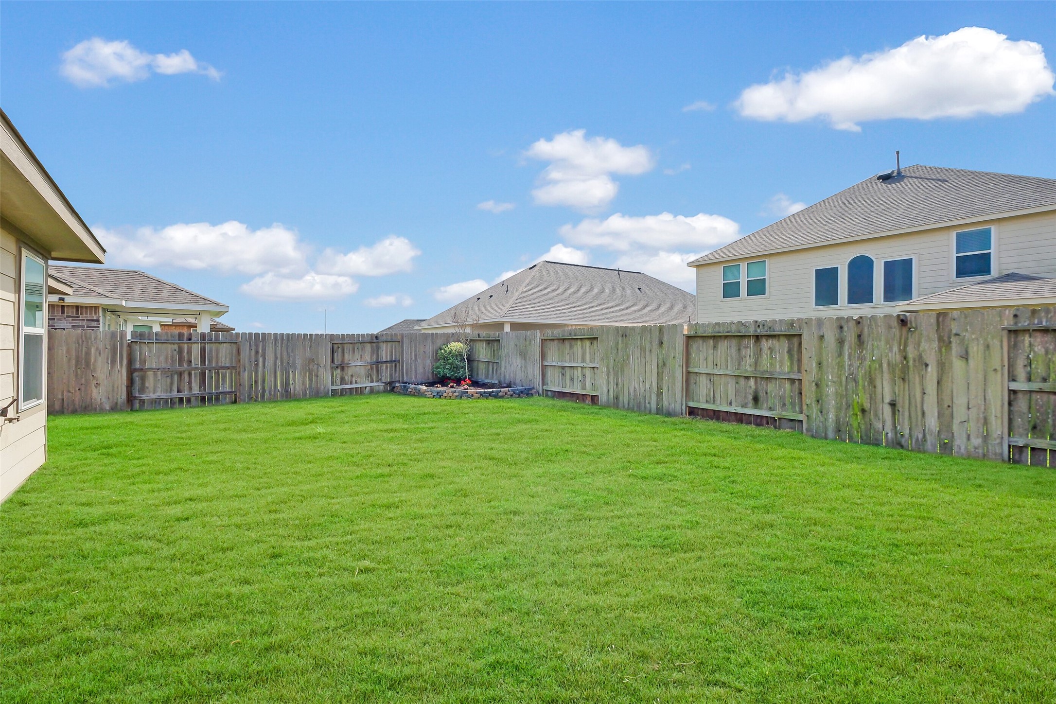 2442 Goddard Grn Drive Rosharon, TX 77583 - Photo 25 of 34 a view of a house with backyard and garden