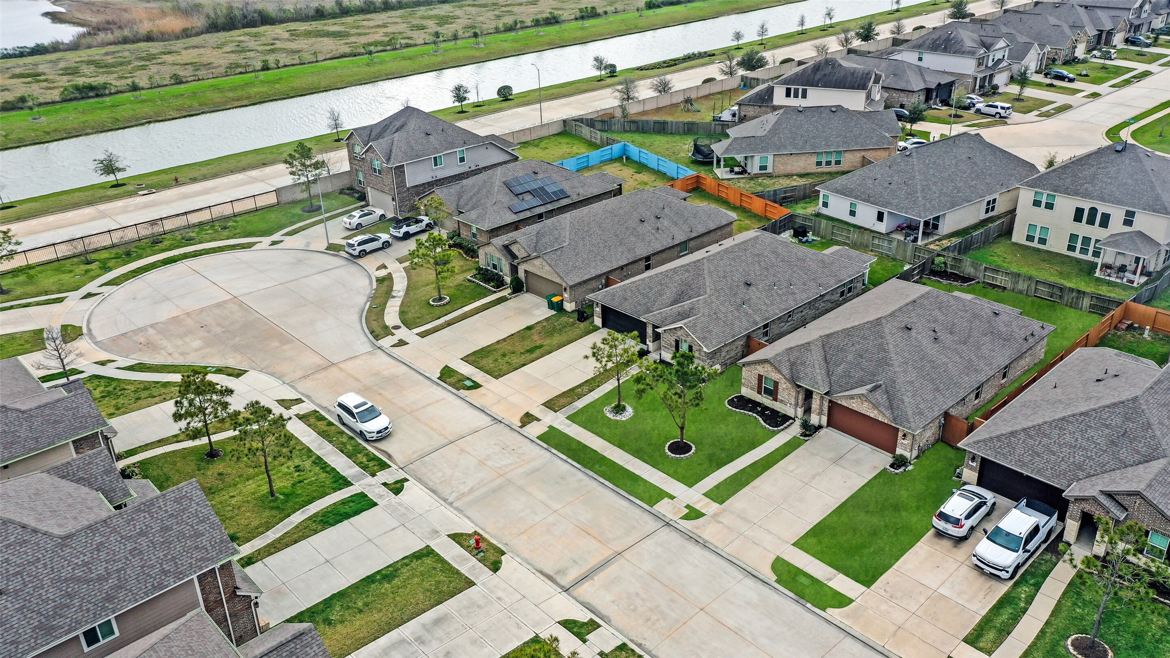 2442 Goddard Grn Drive Rosharon, TX 77583 - Photo 28 of 34 an aerial view of a house with a garden
