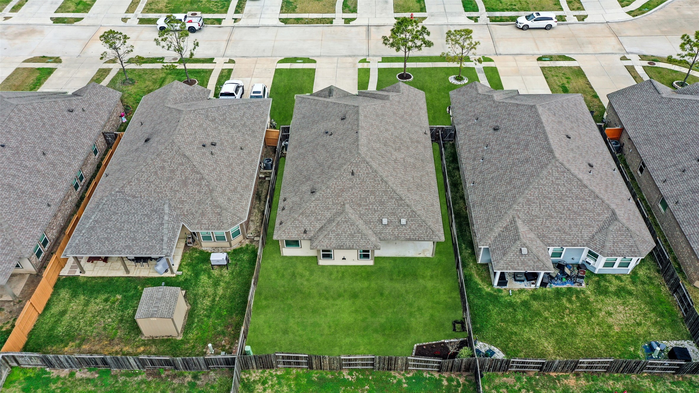2442 Goddard Grn Drive Rosharon, TX 77583 - Photo 29 of 34 an aerial view of a house with garden space and street view