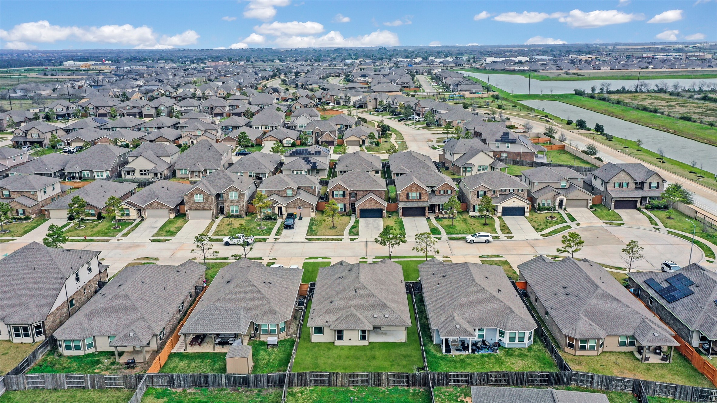 2442 Goddard Grn Drive Rosharon, TX 77583 - Photo 30 of 34 an aerial view of residential houses with outdoor space and ocean view