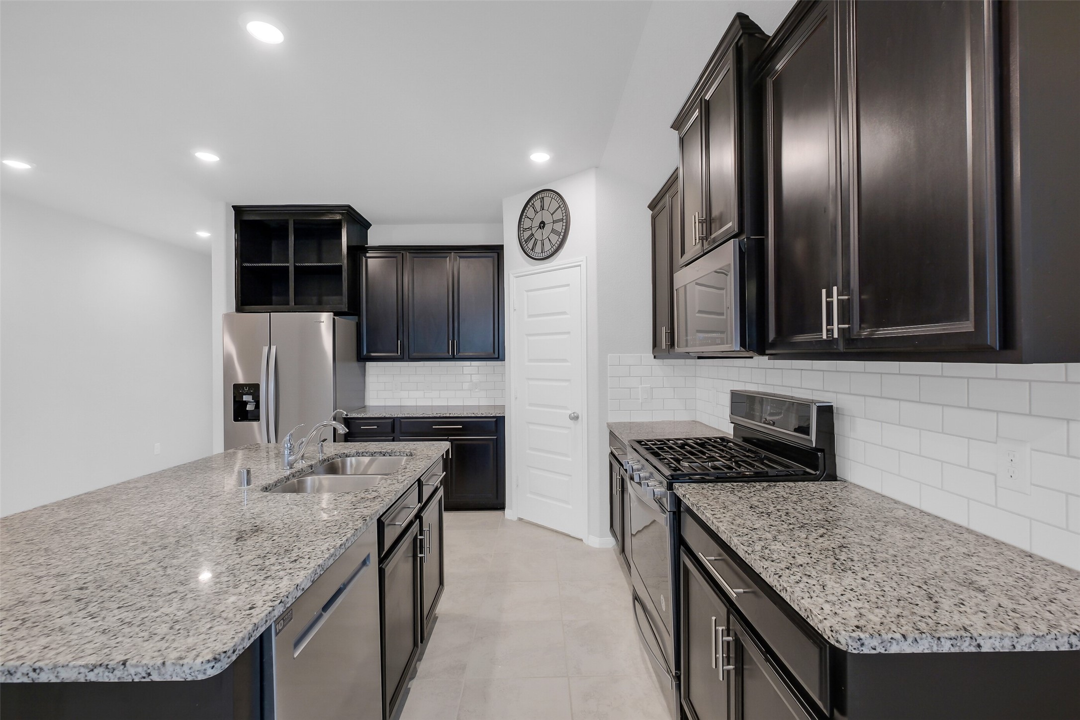 2442 Goddard Grn Drive Rosharon, TX 77583 - Photo 6 of 34 a kitchen with granite countertop stainless steel appliances and wooden cabinets