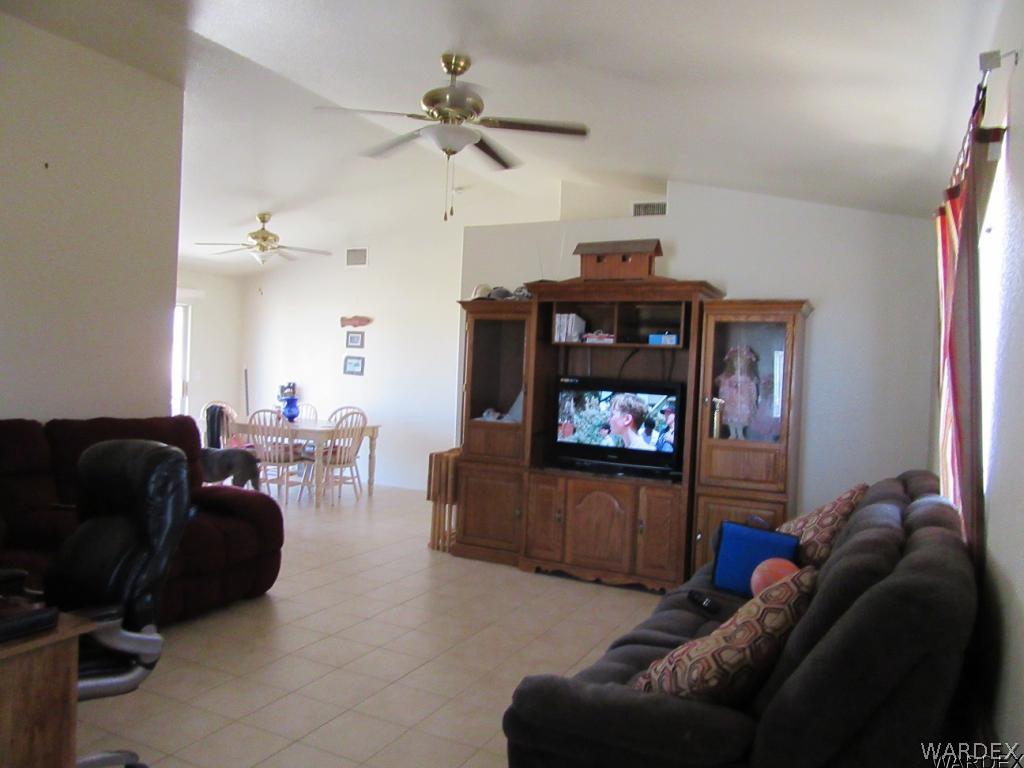 3372 Heber Road Golden Valley, AZ 86413 - Photo 9 of 34 Living room