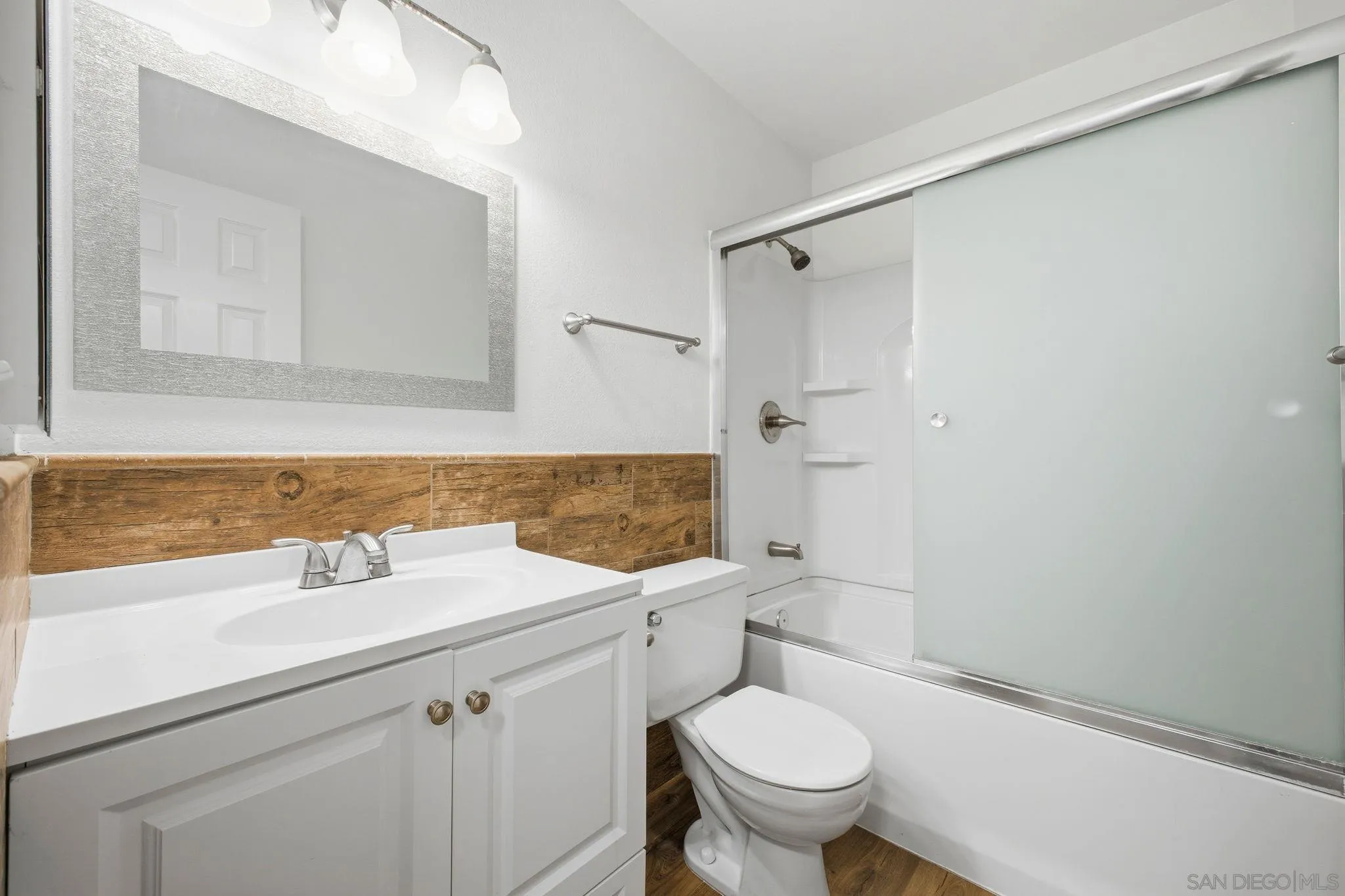 6019 Rancho Mission Road, Unit 204 San Diego, CA 92108 - Photo 25 of 38 Common bathroom with bathtub/shower combo