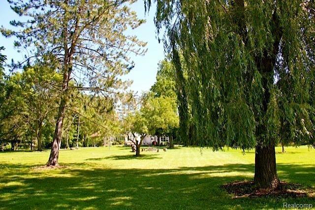 1431 Washington Road Rochester, MI 48306 - Photo 5 of 75 Almost Three Acres of Lush Beauty