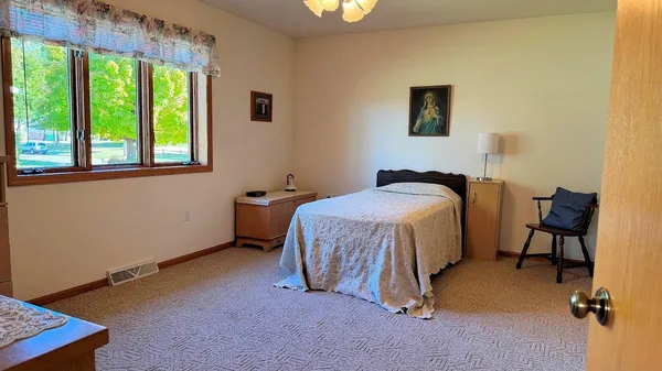 $280,000 | 1559 North Dewey Avenue, Reedsburg, WI 53959