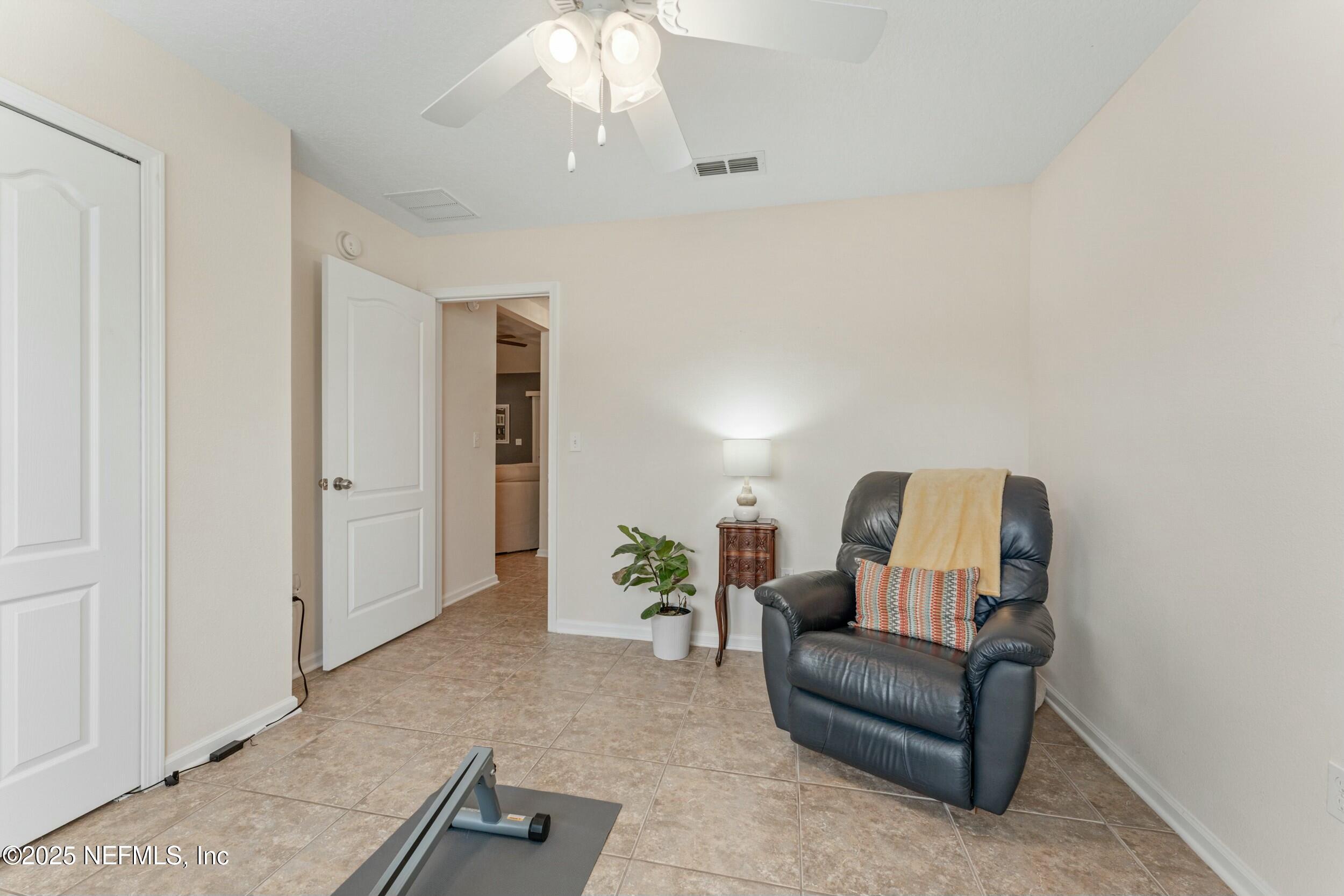 340 Sunshine Drive St. Augustine, FL 32086 - Photo 29 of 44 a living room with furniture