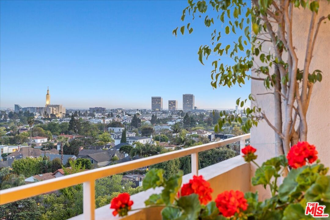 1333 South Beverly Glen Boulevard, Unit 904 Los Angeles, CA 90024 - Photo 21 of 32 a view of a city from a balcony