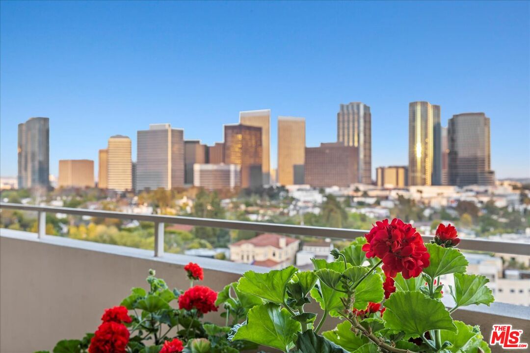 1333 South Beverly Glen Boulevard, Unit 904 Los Angeles, CA 90024 - Photo 23 of 32 a view of city and a tall buildings