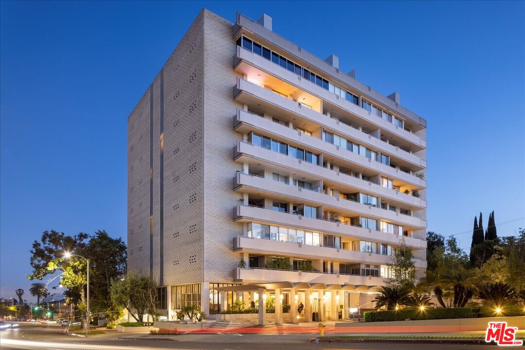 1333 South Beverly Glen Boulevard, Unit 904 Los Angeles, CA 90024 - Photo 27 of 32 a front view of a building