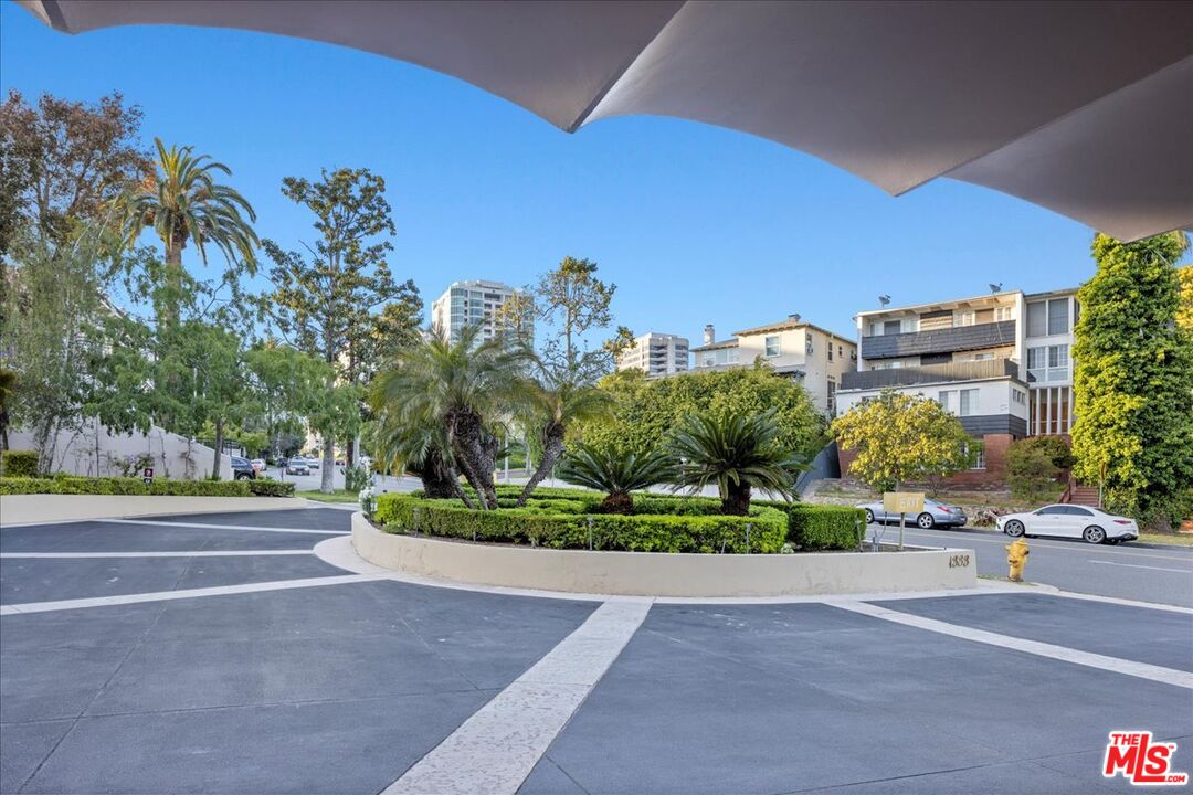 1333 South Beverly Glen Boulevard, Unit 904 Los Angeles, CA 90024 - Photo 32 of 32 a view of a city