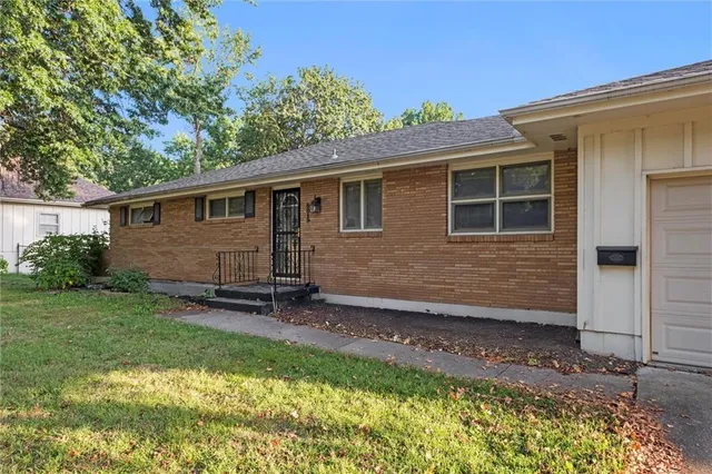 $217,000 | 8819 East 61st Street, Raytown, MO 64133