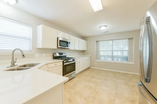 $2,050 | 6030 Northwest Creek Circle, Houston, TX 77086