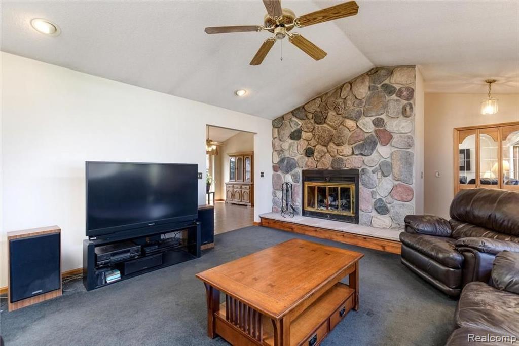 27227 King Road Romulus, MI 48174 - Photo 5 of 23