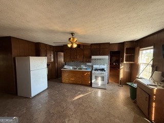142 Wilson Way Musella, GA 31066 - Photo 37 of 39 a kitchen with refrigerator and window