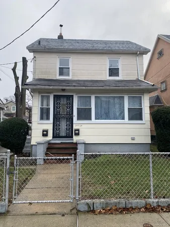 $2,200 | 219-04 109th Avenue, Unit 2 | Queens Village