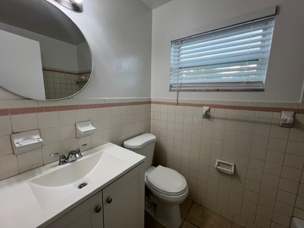 523 South K Street, Unit 5 Lake Worth Beach, FL 33460 - Photo 9 of 11 IMG_9451jpg