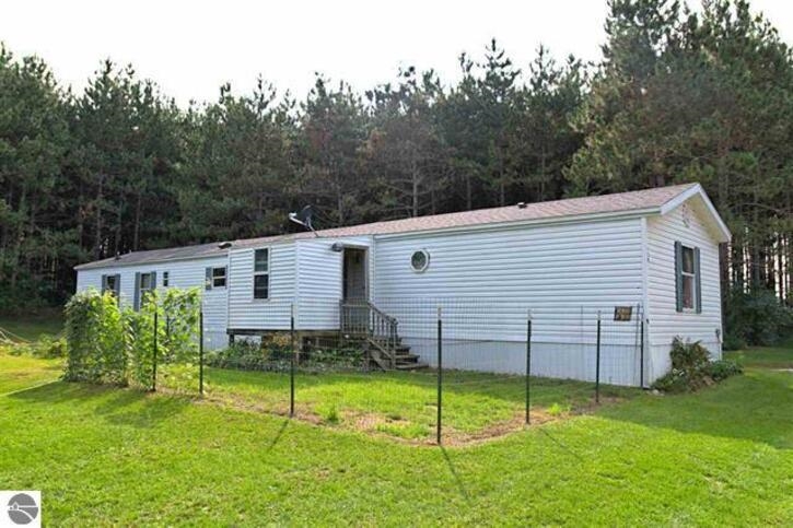 7129 South Sherman Road Blanchard, MI 49310 - Photo 4 of 22