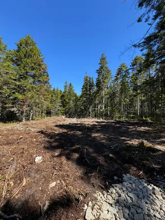 $98,000 | 12 Jamestown Road, Vinalhaven, ME 04863