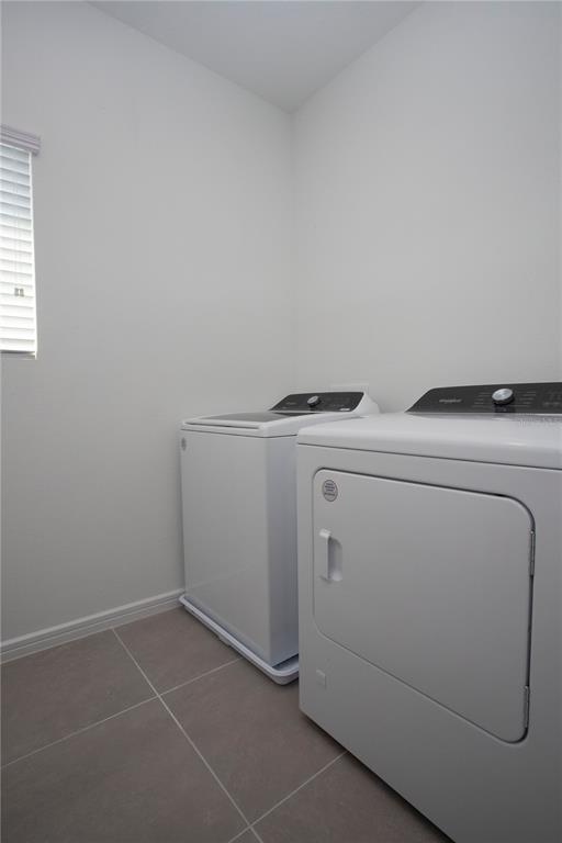 14184 Hammock Crest Way Riverview, FL 33569 - Photo 55 of 59 a utility room with dryer and washer
