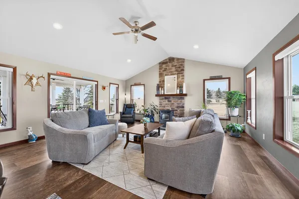 $689,000 | W7122 Hillview Road, Greenville, WI 54942