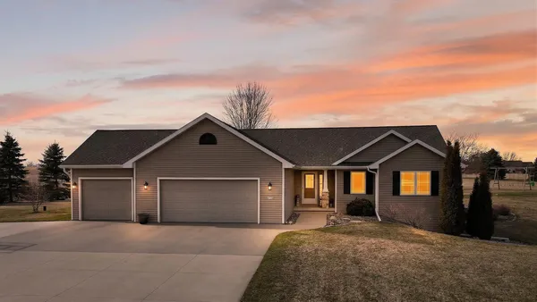 $689,000 | W7122 Hillview Road, Greenville, WI 54942