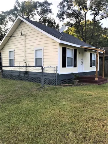 $1,300 | 903 North Valderas Street | Angleton