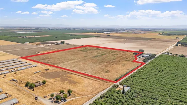 a view of an outdoor space