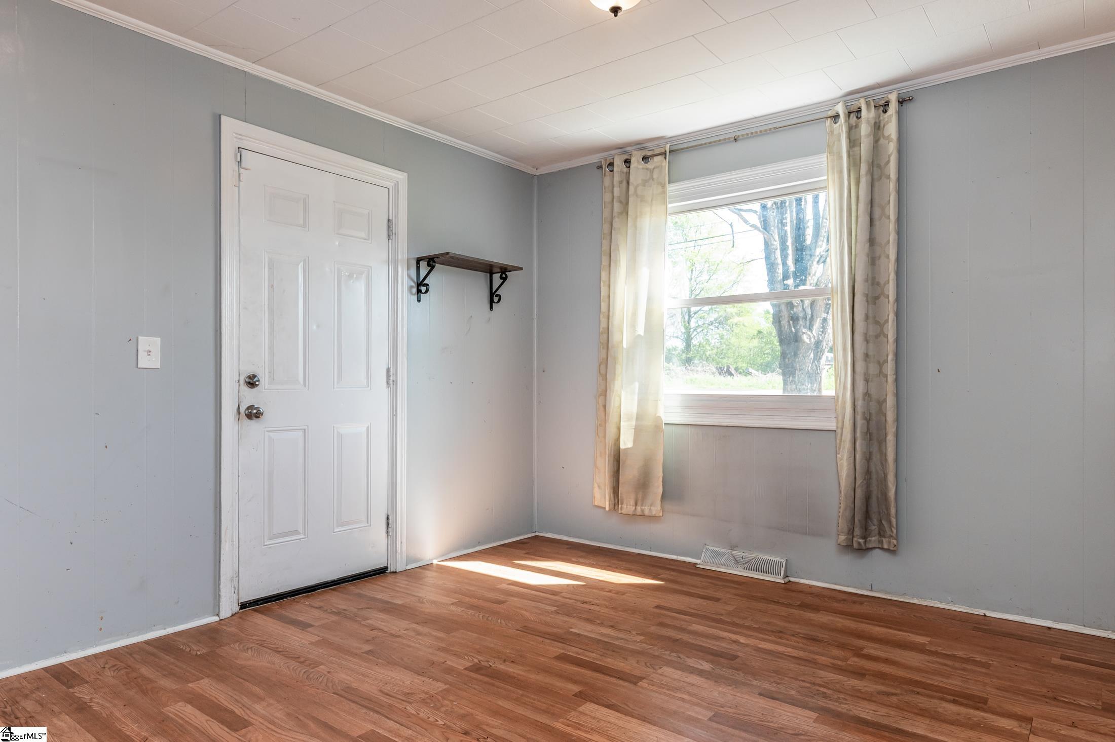 210 Pendleton Road Greenville, SC 29611 - Photo 8 of 26