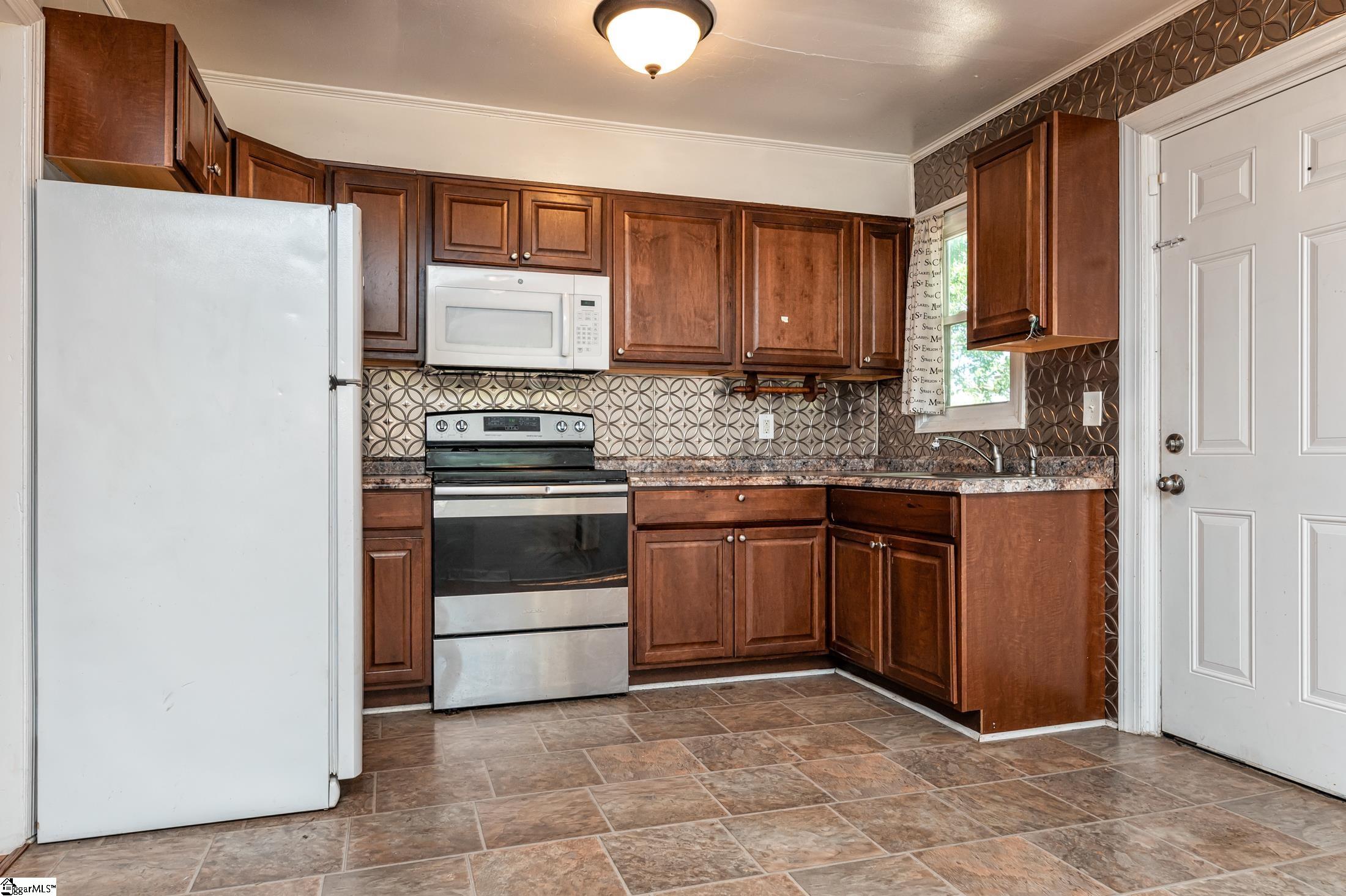 210 Pendleton Road Greenville, SC 29611 - Photo 9 of 26