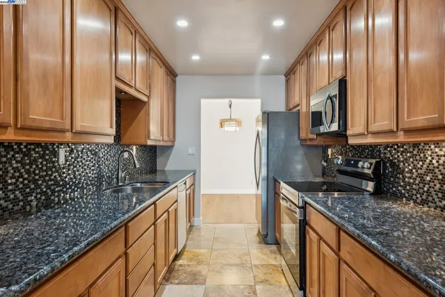 $999,000 | 1042 Mangrove Lane, Alameda, CA 94502