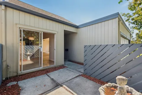 $949,000 | 1042 Mangrove Lane, Alameda, CA 94502