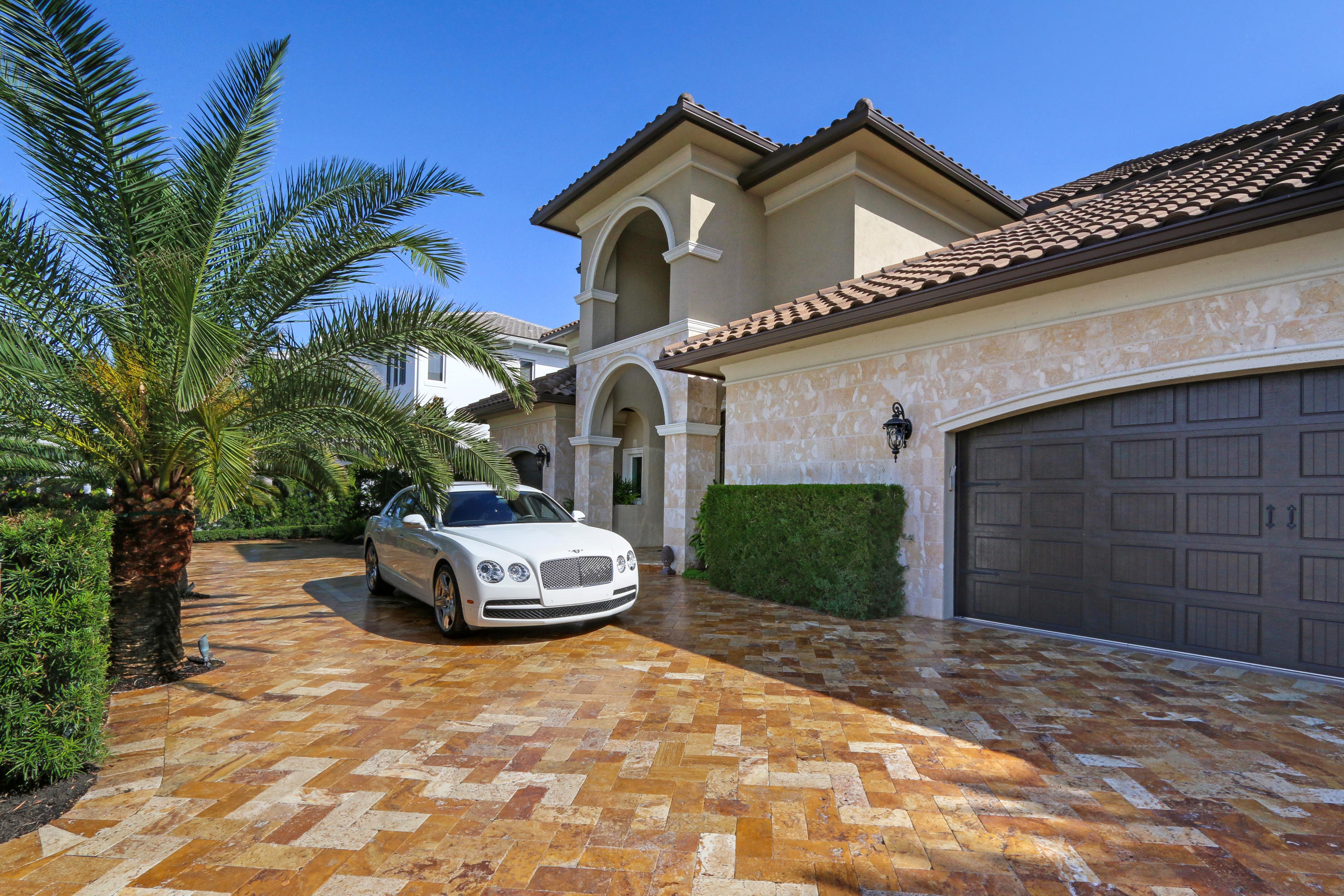 14062 Paradise Point Road Palm Beach Gardens, FL 33410 - Photo 58 of 61 Circle through Drive