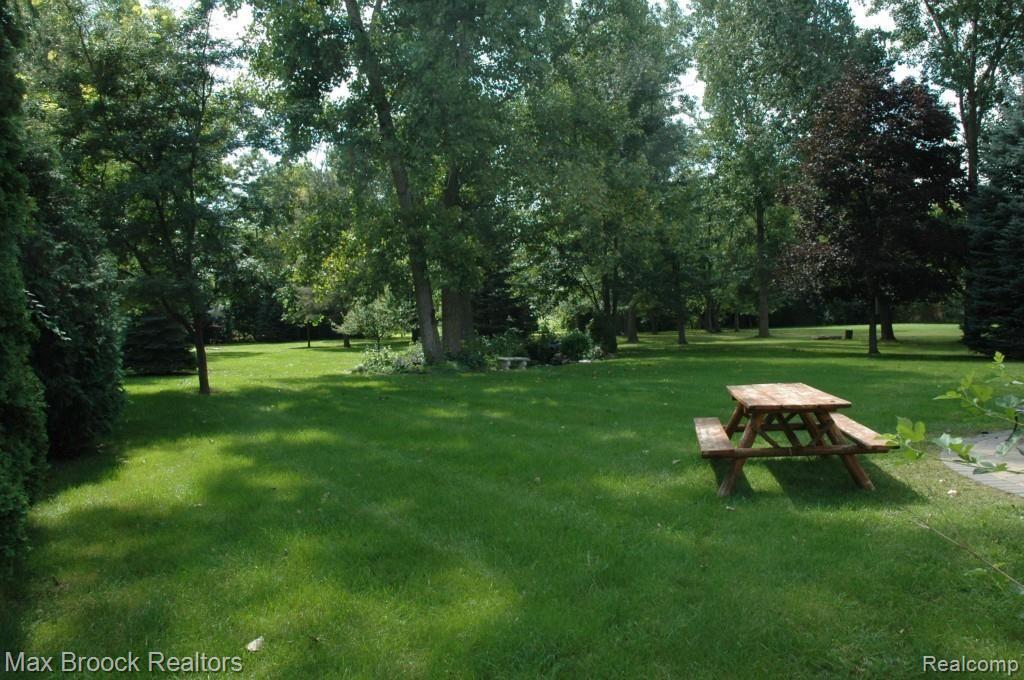 417 Grace Avenue Rochester, MI 48307 - Photo 13 of 19 025.jpg