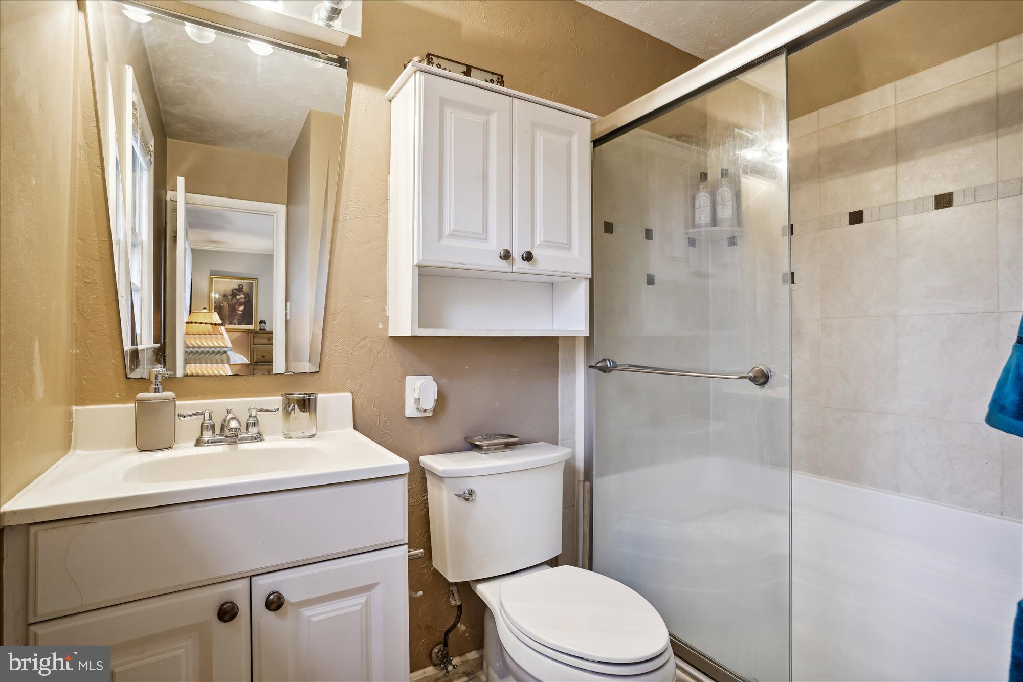 7115 Hadlow Court Springfield, VA 22152 - Photo 15 of 45 Primary Bathroom - Main Level