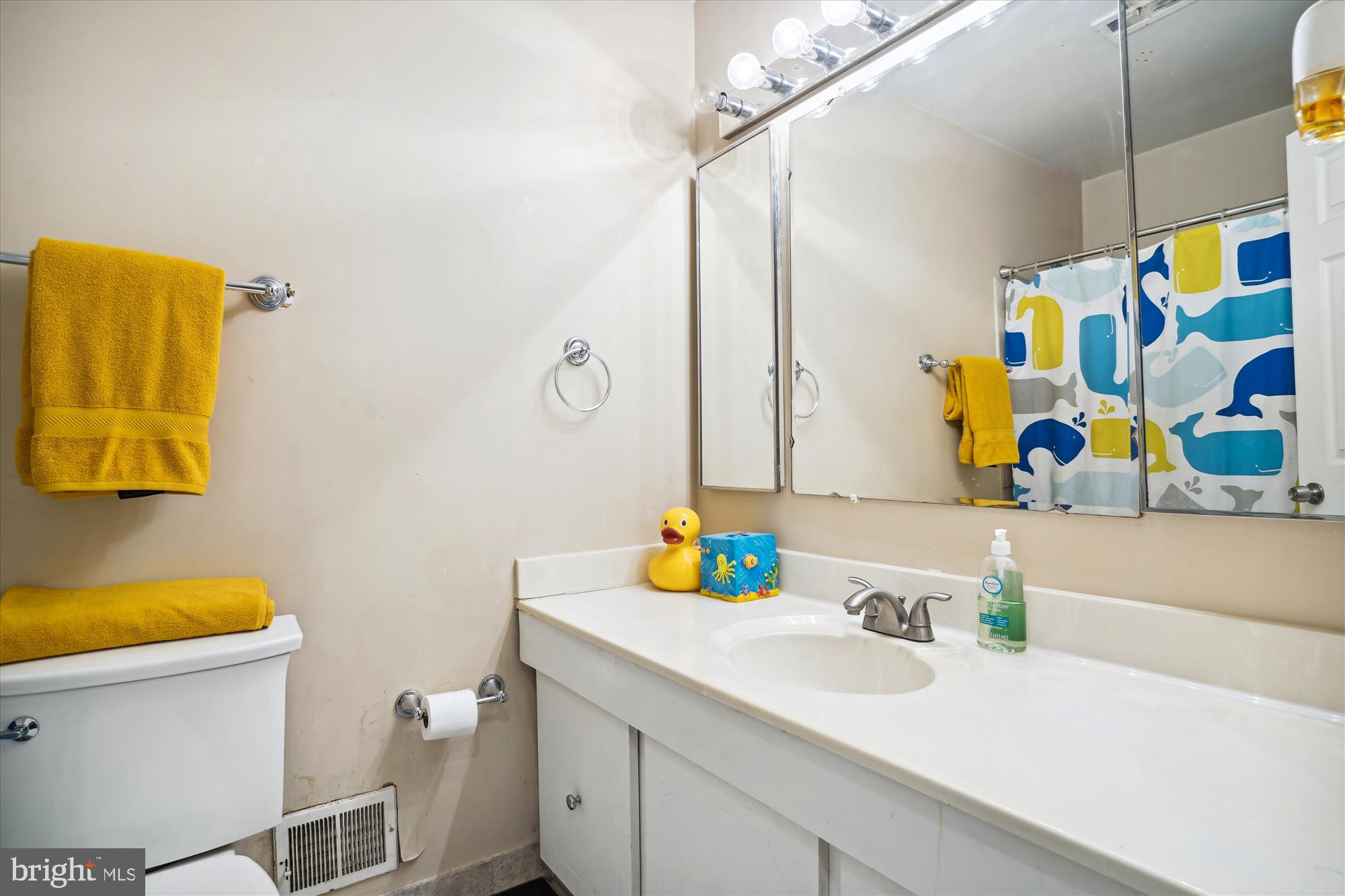 7115 Hadlow Court Springfield, VA 22152 - Photo 18 of 45 Full Bath - Main Level