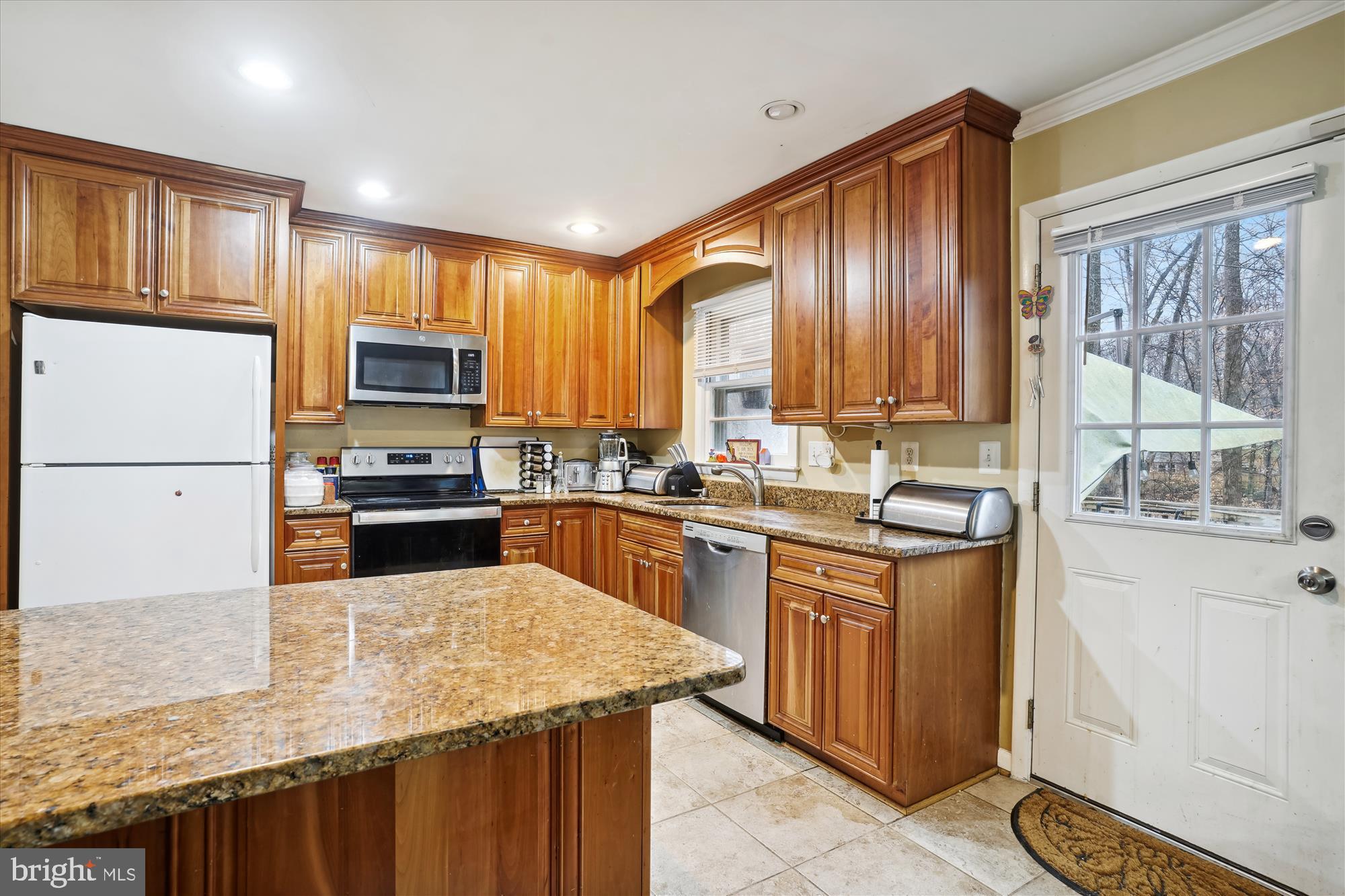 7115 Hadlow Court Springfield, VA 22152 - Photo 8 of 45 Kitchen