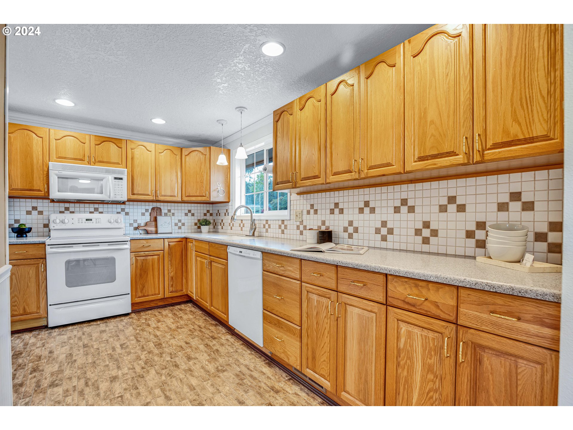 16259 South Bradley Road Oregon City, OR 97045 - Photo 4 of 38 Gallery Image 4