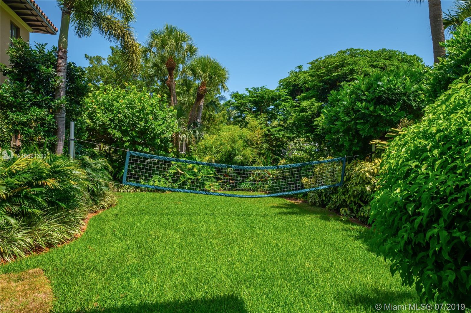 441 Island Drive Key Biscayne, FL 33149 - Photo 39 of 47 PRIVATE SIDE YARD FOR GAMES