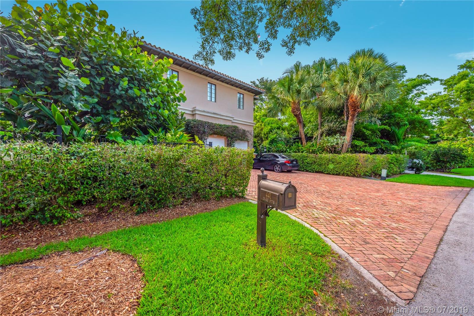 441 Island Drive Key Biscayne, FL 33149 - Photo 40 of 47 DRIVEWAY ENTRANCE