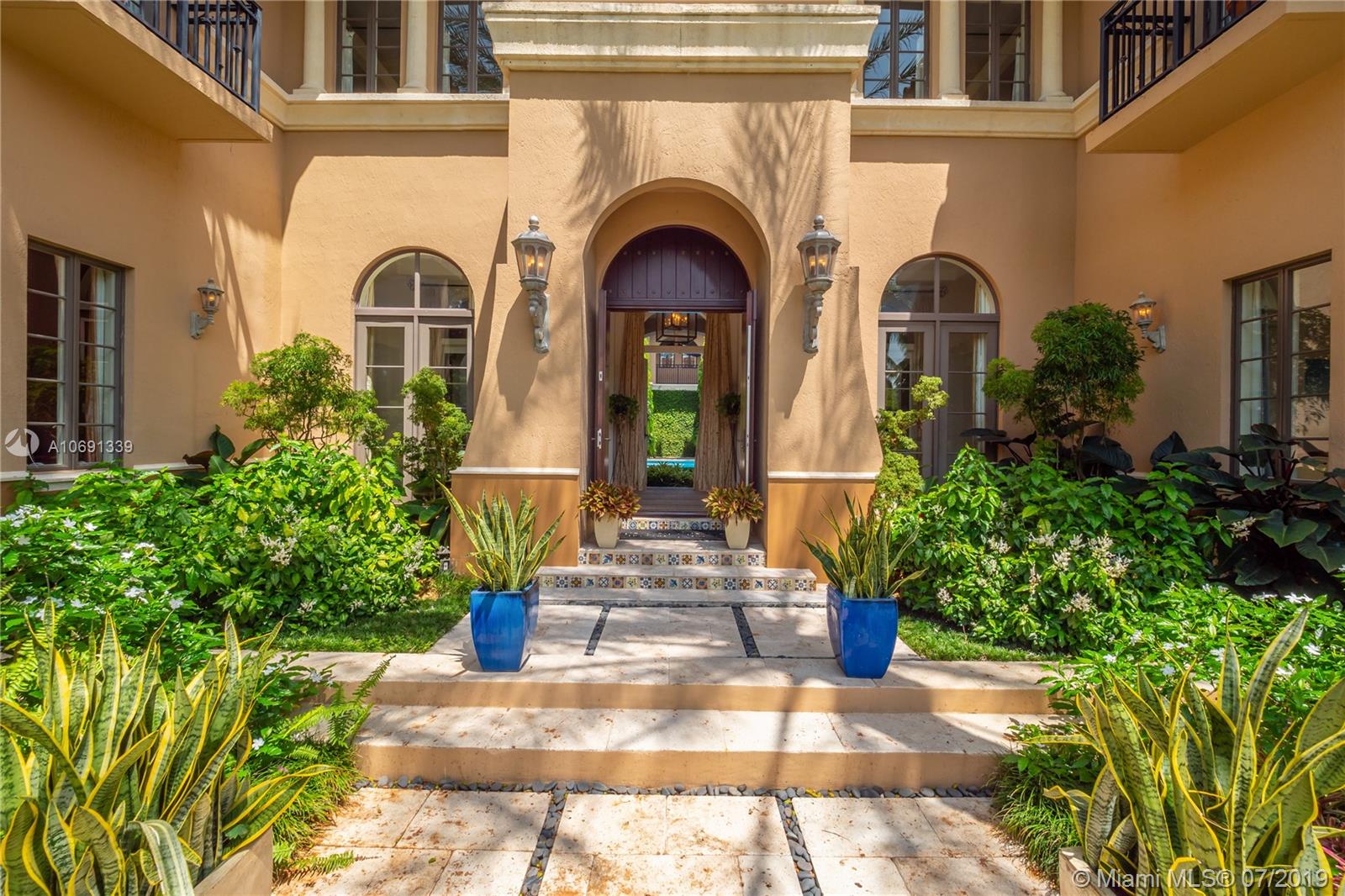 441 Island Drive Key Biscayne, FL 33149 - Photo 5 of 47 FRONT ENTRANCE