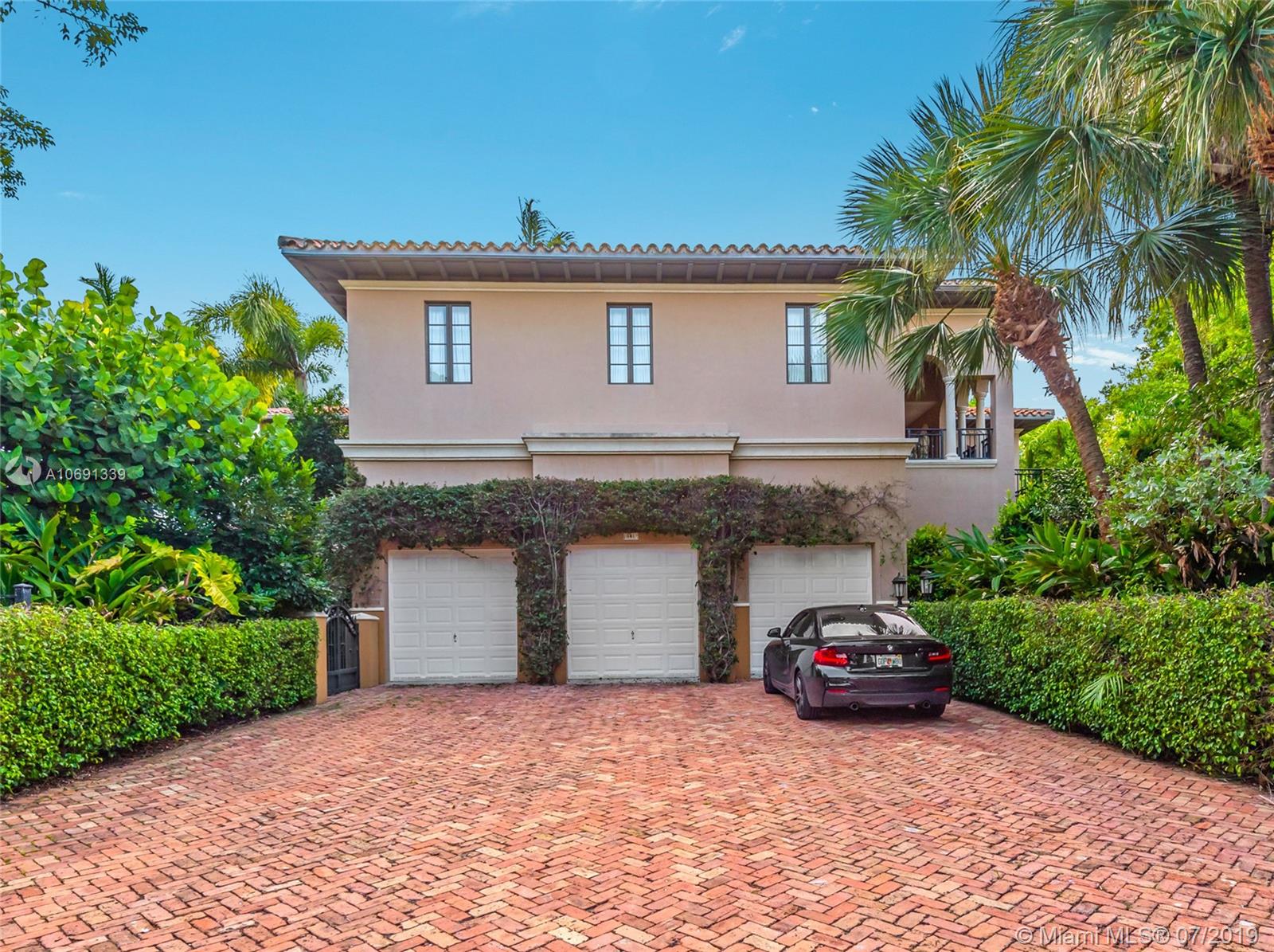 441 Island Drive Key Biscayne, FL 33149 - Photo 41 of 47 3 CAR GARAGE WITH SEPARATE GUEST QUARTERS ABOVE