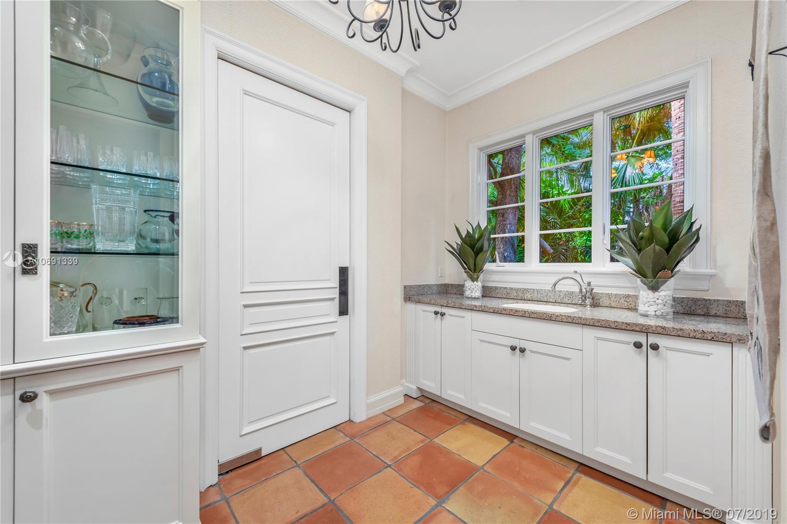 441 Island Drive Key Biscayne, FL 33149 - Photo 7 of 47 BUTLER'S PANTRY OFF WINE ROOM