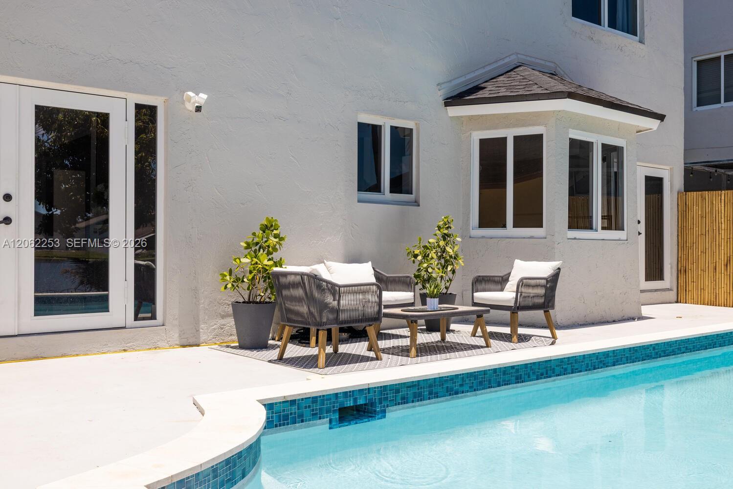9650 Southwest 9th Court Pembroke Pines, FL 33025 - Photo 16 of 44 Gallery Image 16