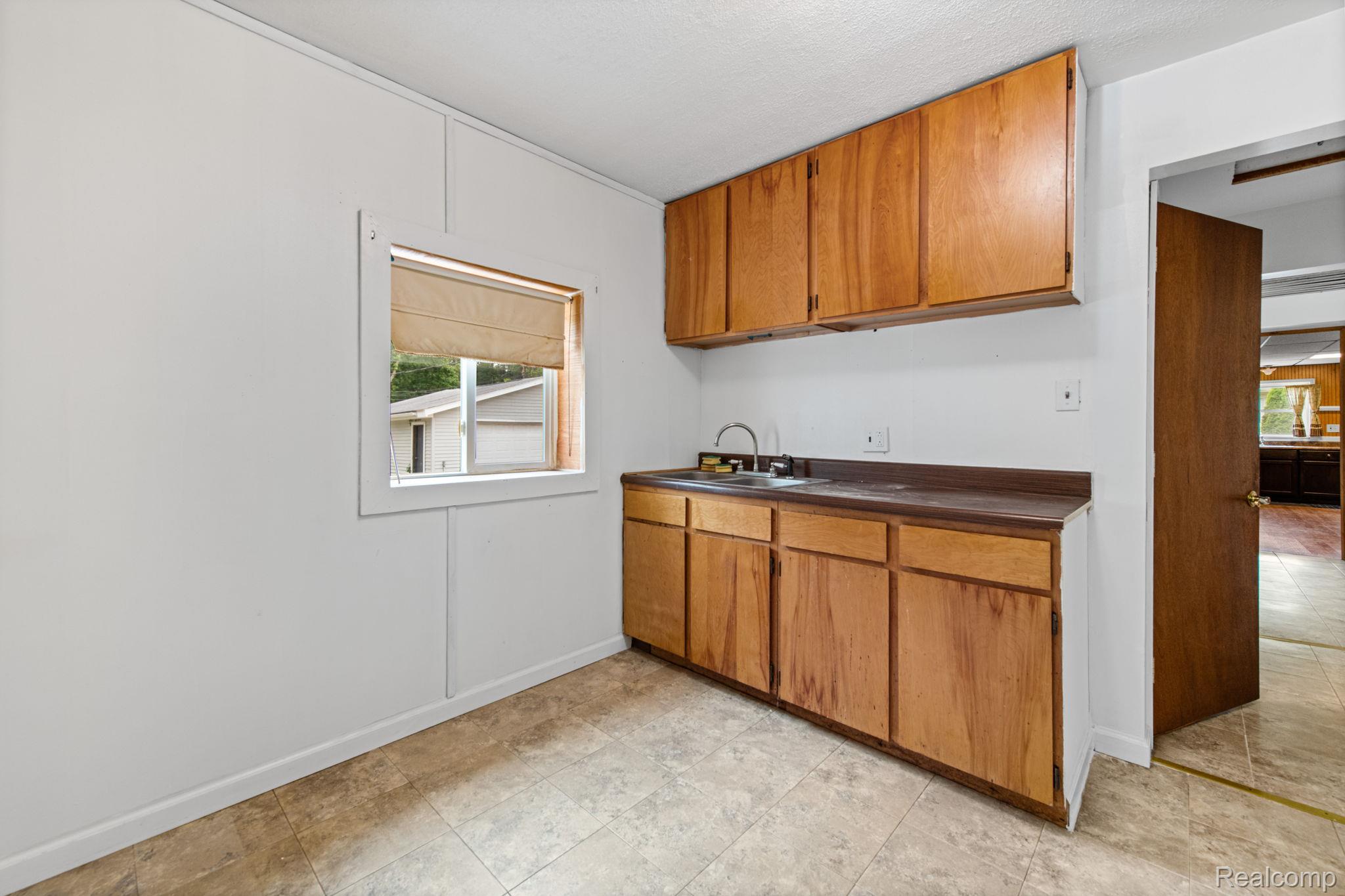 19227 Gudith Road Trenton, MI 48183 - Photo 17 of 33 13-web-or-mls-19227-gudith-rd.jpg