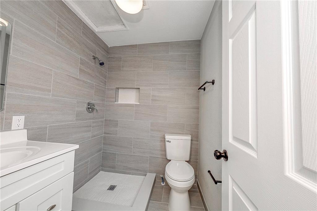 212 Ridge Avenue New Kensington, PA 15068 - Photo 20 of 32 a bathroom with a toilet and a shower