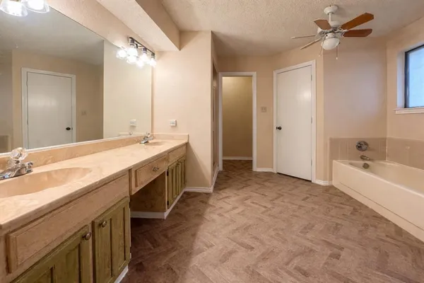 $1,900 | 708 Crestview Drive, Kennedale, TX 76060