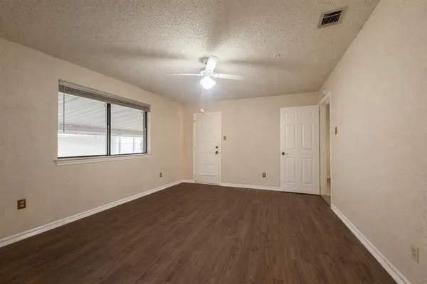 $1,900 | 708 Crestview Drive, Kennedale, TX 76060